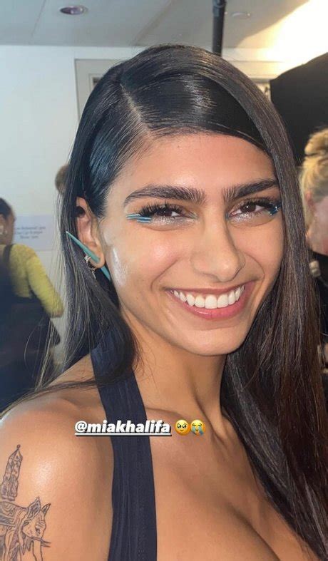 mia khalifanude|Mia Khalifa OF Nude Nipple Pasties Shower Video Leaked